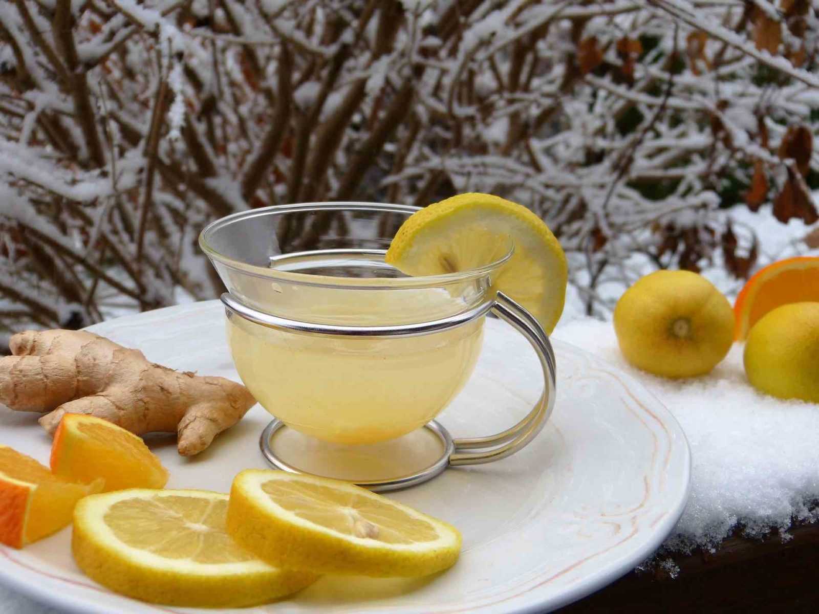 Picture of lemon and ginger tea in a winter setting